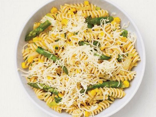 Photo de Primavera avec des pâtes Fusilli