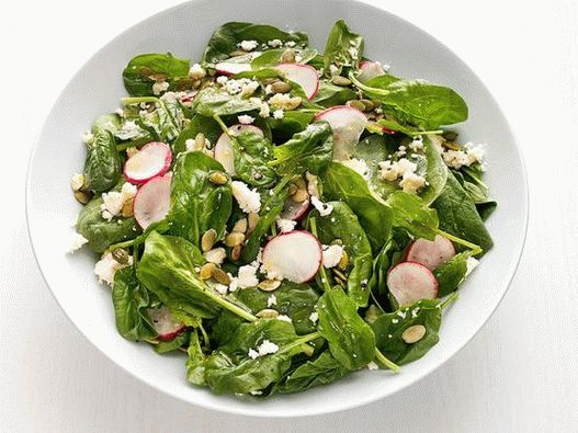 Photo - Salade de radis, épinards et graines de citrouille