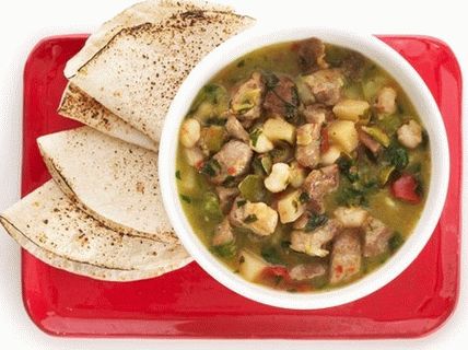 Photo de ragoût à base de piments verts et de porc