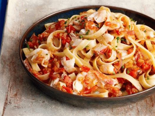 Fettuccine aux homards, tomates et safran