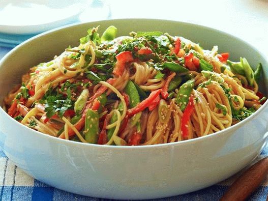 Dish Photography - Salade de spaghettis croustillants