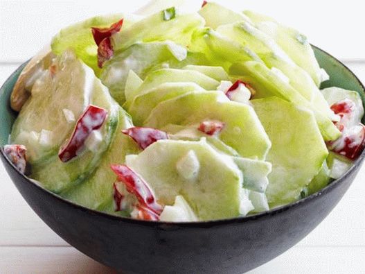 Photographie de plat - Salade de concombre aux poivrons marinés