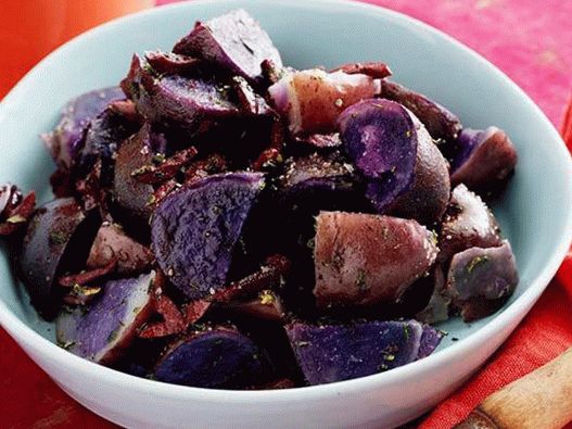 Veste pomme de terre violette au romarin et aux olives