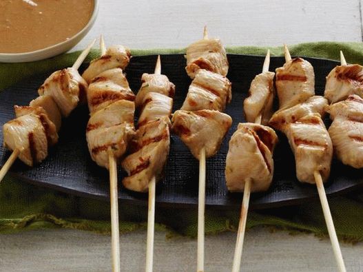 Sauté de poulet à la sauce piquante aux cacahuètes