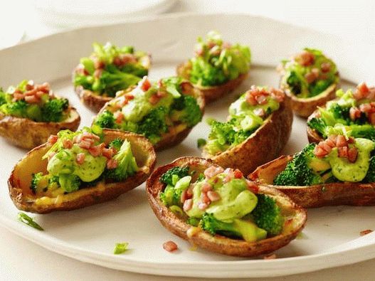 Peaux de pommes de terre farcies au brocoli, cheddar et crème d'avocat