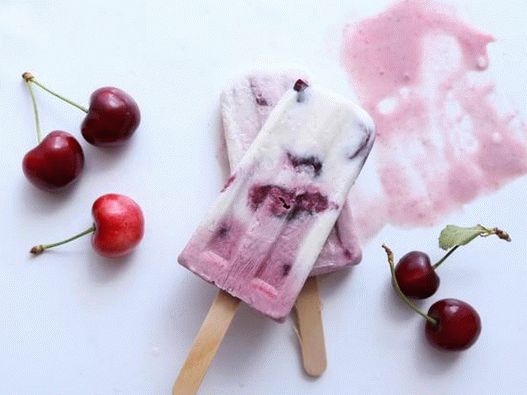 Photo - Glace noix de coco-cerise à la vanille