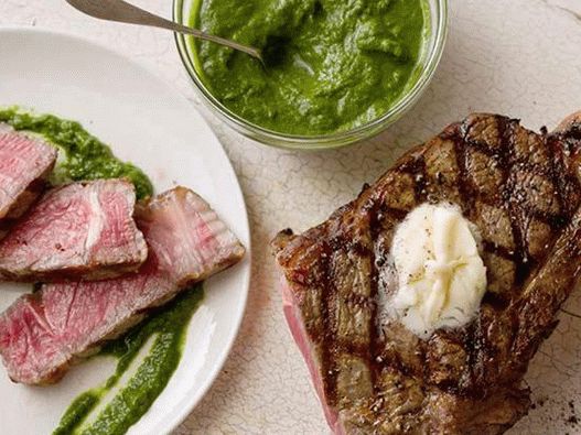 Steak ribeye grillé avec confiture vert