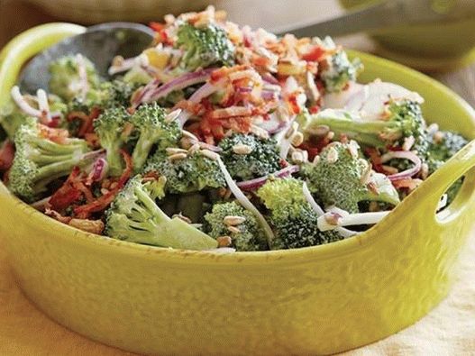 Salade de brocoli à la crème légère