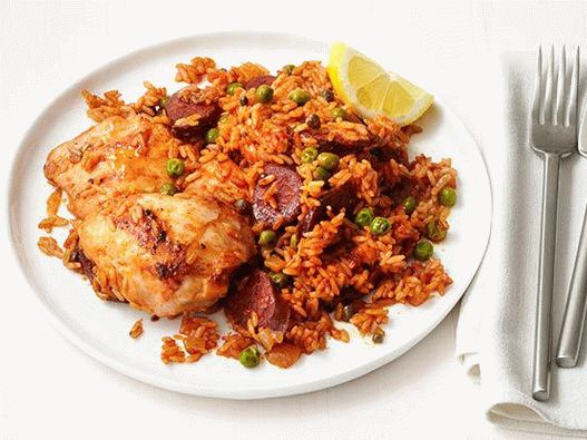 Photo Riz au poulet et au chorizo ​​cuit à la poêle