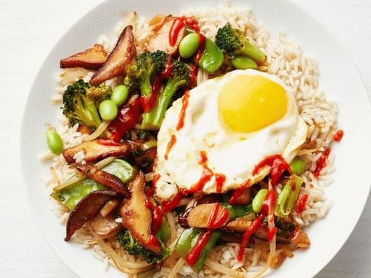 Photo Riz avec oeuf au plat et légumes