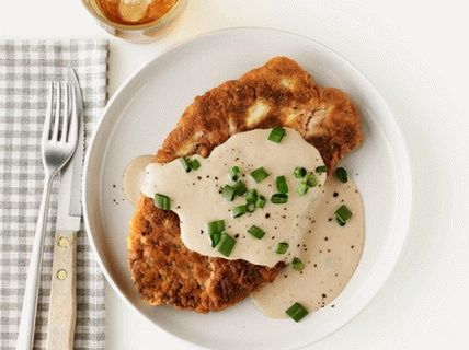 Photo de steak de bœuf avec sauce à la béchamel