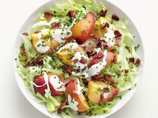Salade d'iceberg avec pêches