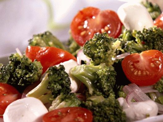 Salade de brocolis avec Mozzarella