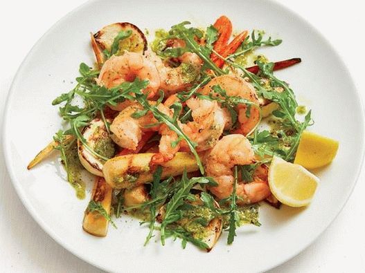 Salade de légumes aux crevettes et aux racines cuites au four
