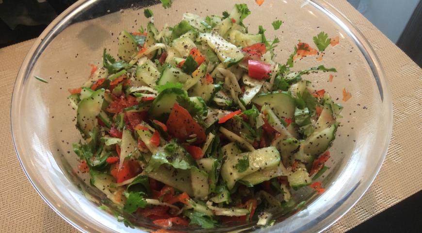 Salade de concombre aux graines de pavot
