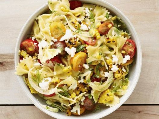 Photo Salade De Pâtes Farfalle, Maïs Et Tomates
