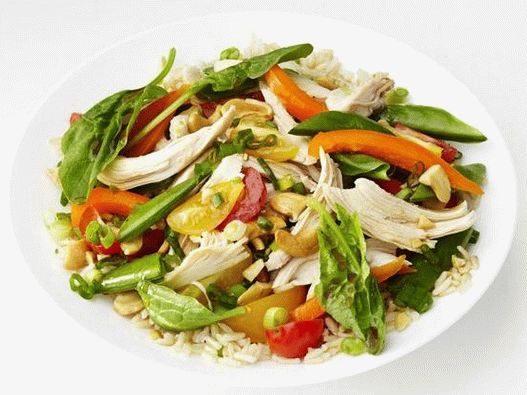 Salade de riz et d'épinards avec du poulet Teriyaki