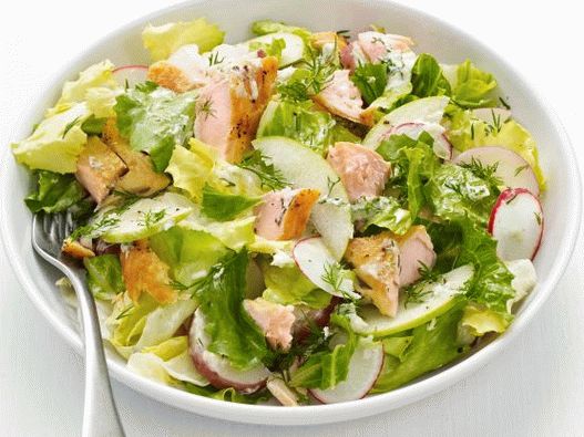 Salade de photos avec omble chevalier et pommes