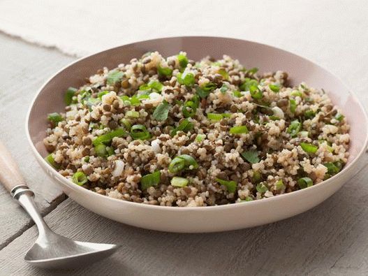 Salade de photo aux lentilles et grains de quinoa
