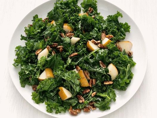 Salade de photo avec poire et chou kale