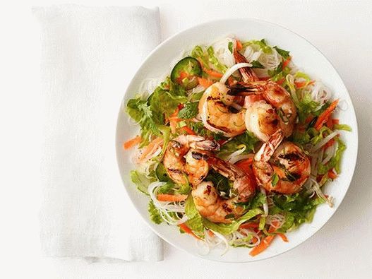Salade de photos avec nouilles de riz et crevettes grillées