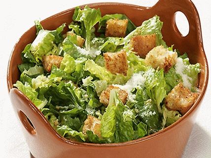 Salade de photos avec romen, croûtons et parmesan