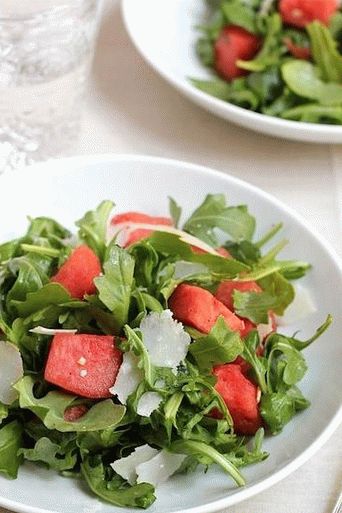 Salade de photo avec la roquette et la pastèque