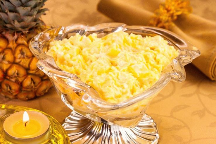 Salade Au Fromage Et À L'ananas