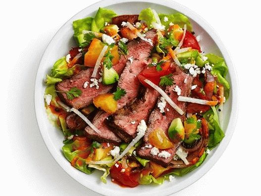 Salade de photo avec vinaigrette au steak et à la tomate