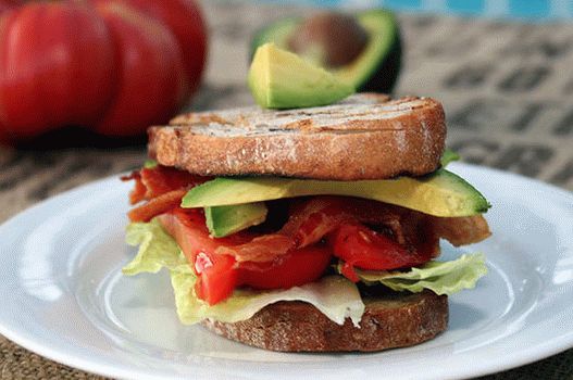 Sandwich Photo avec Salade Pancetta, Avocat et Romano