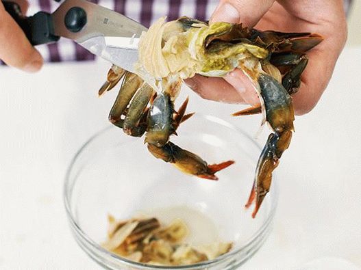 Sandwiches au crabe à carapace molle et salade singapourienne