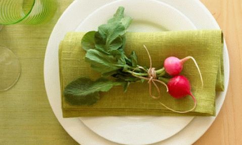 Table mise dans le pays