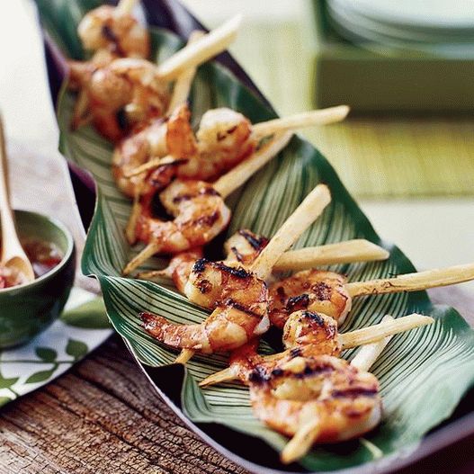 Photo de brochettes de crevettes marinées