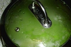 Soupe aux épinards et aux choux