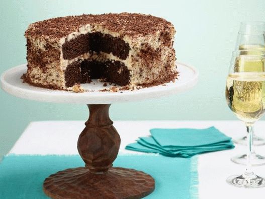 Photo Gâteau au chocolat avec crème de fromage cottage et noix au caramel