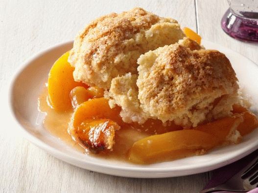 Photo cordonnier Plum-pêche sous le couvercle de la pâte