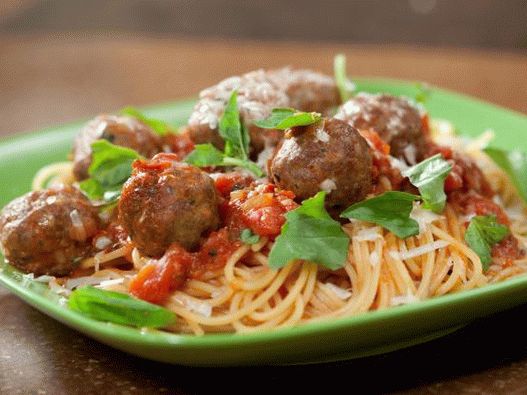 Photo de spaghettis aux boulettes de viande en sauce