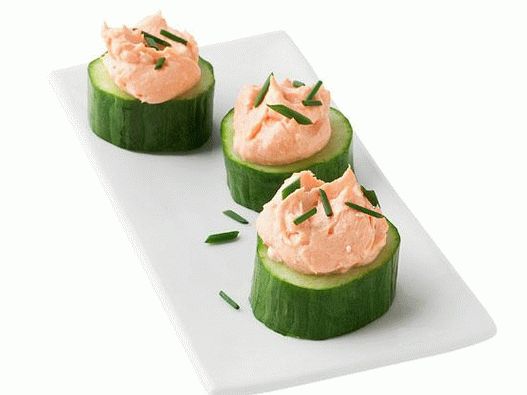 Lunettes de concombres à la crème de saumon fumé