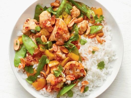 Photo Stear Fry - Chou-fleur grillé avec cacahuètes grillées