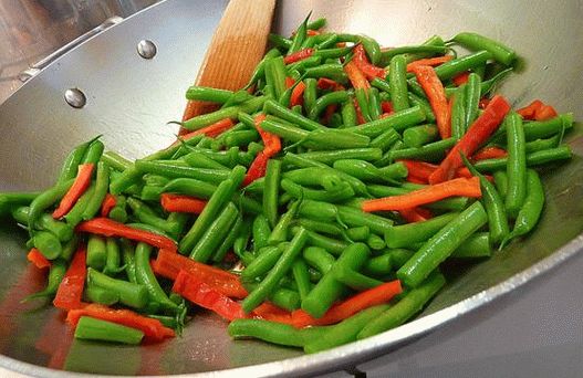 Photo de Sauté de haricots verts avec du poivron et des graines de sésame