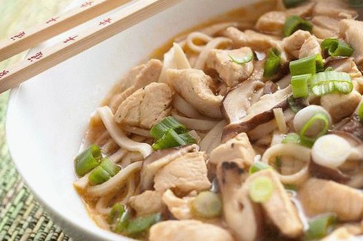 Soupe de nouilles au poulet et aux oignons verts (Tori Nanba Udon)