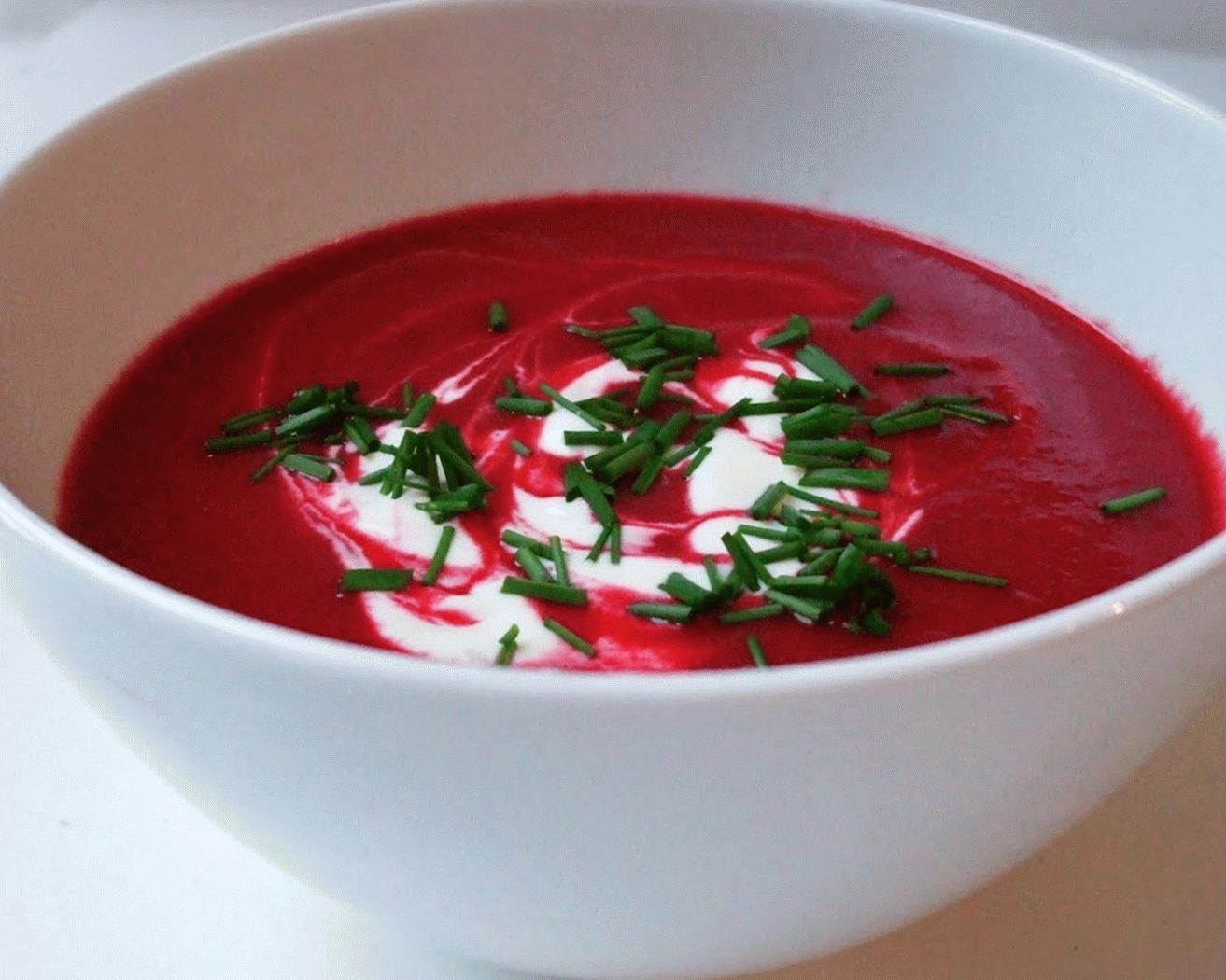 Soupe de betteraves à la crème sure