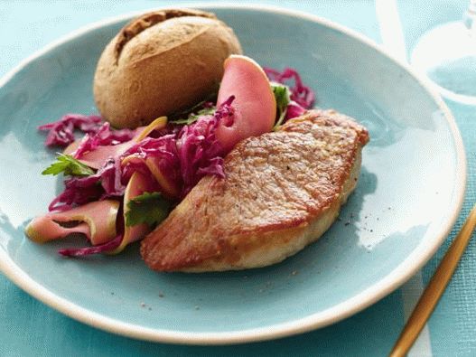 Photo Filet de porc avec compote de chou et pommes