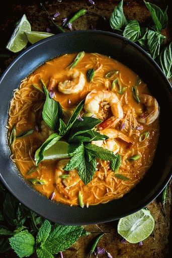 Photo au curry rouge thaïlandais aux crevettes