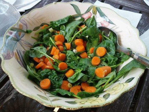Photo Salade tiède de carottes et d'épinards