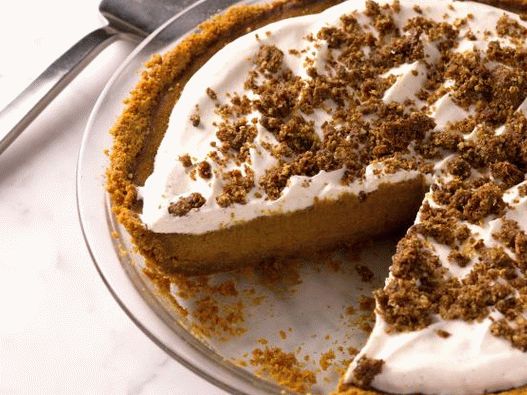 Photo de tarte à la citrouille avec de la poudre de cannelle et du gâteau Graham Cracker