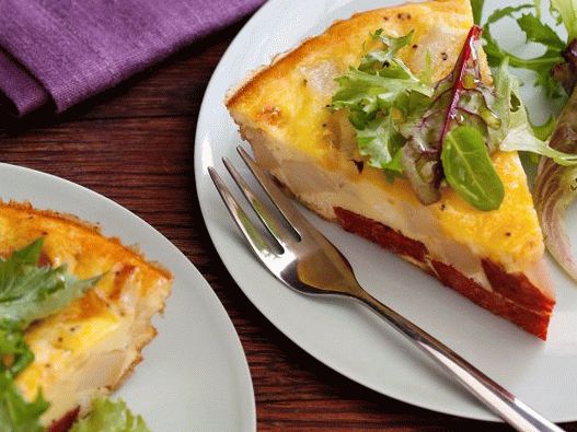 Photo de tortilla avec pommes de terre et chorizo