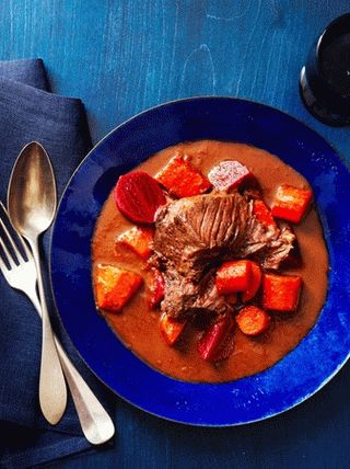 Photo Bœuf braisé avec des légumes à la sauce aigre-douce