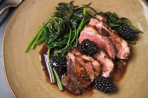 Photo Poitrine de canard à la sauce aux baies