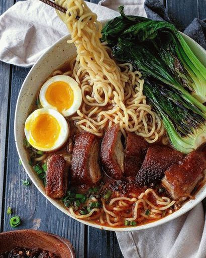 Photo Canard de Pékin en marinade miso avec chou bok choy glacé à la cerise
